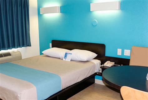 motel 6 room